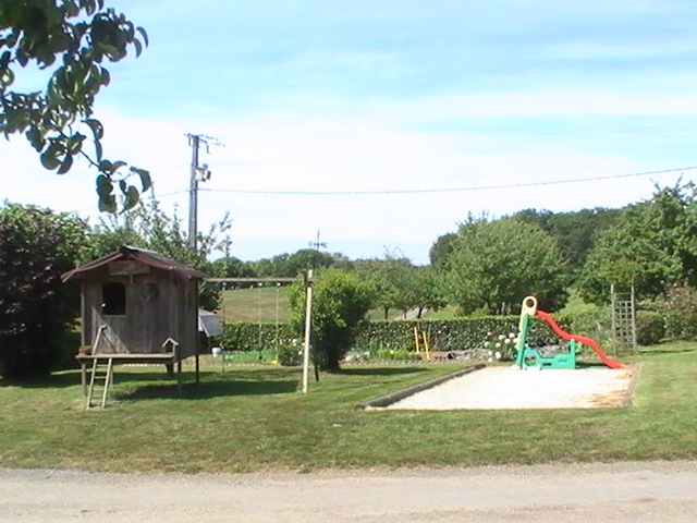 Aire camping-car  Athis-de-l'Orne (61430) - Photo 1